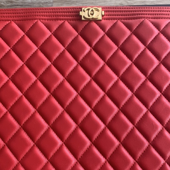 Chanel Le Boy large O Case in lambskin - Picture 9 of 13